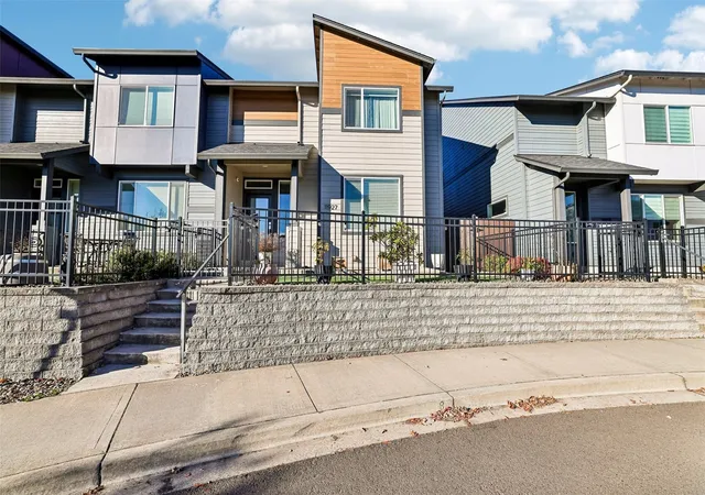 Photo 1 of Townhouse for sale at 11927 Ne 109th Way, Vancouver, WA 98662 | MLS# NWM2593792 | Listing updated on 2026-10-24