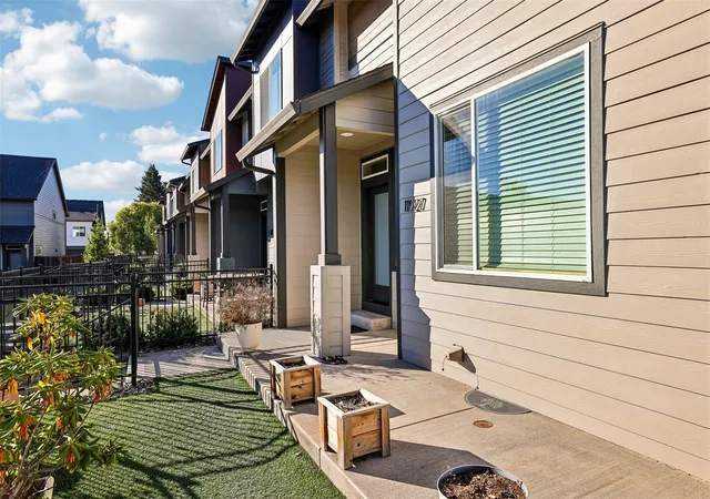Photo 3 of Townhouse for sale at 11927 NE 109th Way, Vancouver, WA 98662 | MLS# NWM2593792 | Listing updated on 2026-10-24