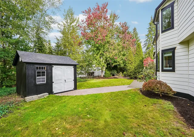 Photo 3 of Single family home for sale at 811 SW 328th Court, Federal Way, WA 98023 | MLS# NWM2593798 | Listing updated on 2026-10-16
