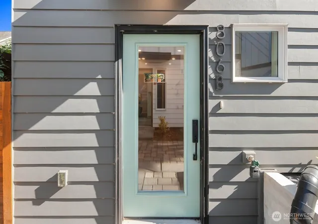 Photo 2 of Townhouse for sale at 806 S B Rose St, Seattle, WA 98108 | MLS# NWM2593806 | Listing updated on 2026-10-13