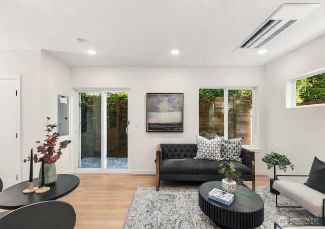 Photo 4 of Townhouse for sale at 806 S B Rose St, Seattle, WA 98108 | MLS# NWM2593806 | Listing updated on 2026-10-13