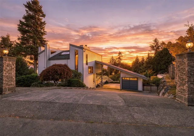 Photo 2 of Single family home for sale at 31107 50th Place Sw, Federal Way, WA 98023 | MLS# NWM2593812 | Listing updated on 2026-10-26