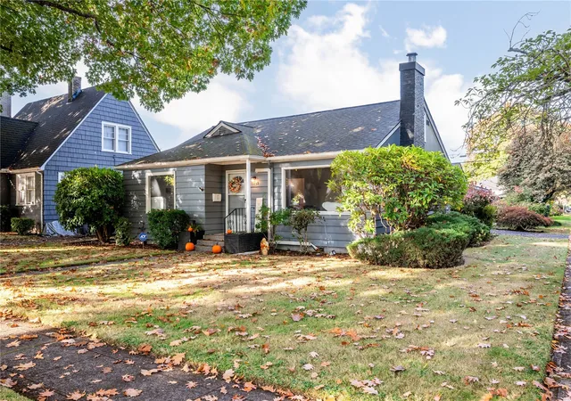Photo 2 of Single family home for sale at 1539 22nd Avenue, Longview, WA 98632 | MLS# NWM2593818 | Listing updated on 2026-10-20