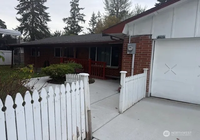 Photo 4 of Single family home for sale at 11605 SE 258th Street, Kent, WA 98030 | MLS# NWM2593832 | Listing updated on 2026-10-14