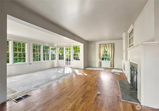 Photo 3 of Sale Pending at 2710 W Yakima Ave, Yakima, WA 98902 | MLS# NWM2593833 | Listing updated on 2026-10-17