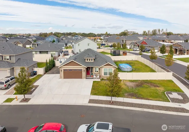 Photo 3 of Single family home for sale at 4700 W Hawk St, Moses Lake, WA 98837 | MLS# NWM2593838 | Listing updated on 2026-10-13