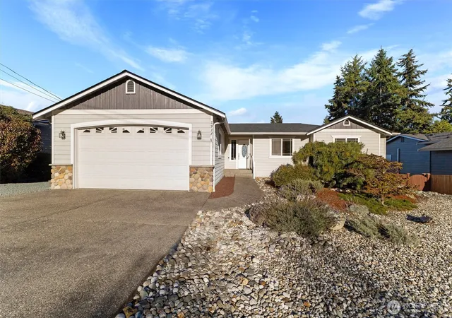 Photo 1 of Sale Pending at 2927 Viewmont Pl, Camano Island, WA 98282 | MLS# NWM2593843 | Listing updated on 2026-10-19