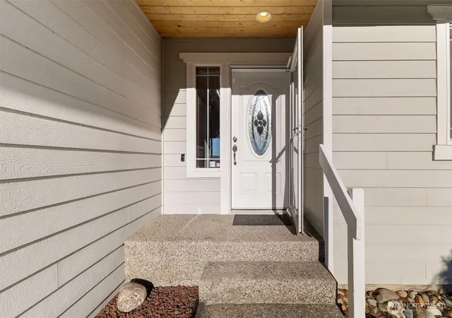 Photo 2 of Sale Pending at 2927 Viewmont Pl, Camano Island, WA 98282 | MLS# NWM2593843 | Listing updated on 2026-10-19