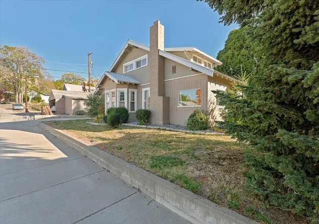 Photo 1 of Single family home for sale at 405 E Nixon Ave, Chelan, WA 98816 | MLS# NWM2593848 | Listing updated on 2026-10-22