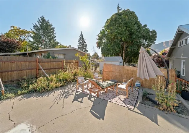 Photo 3 of Single family home for sale at 405 E Nixon Ave, Chelan, WA 98816 | MLS# NWM2593848 | Listing updated on 2026-10-22
