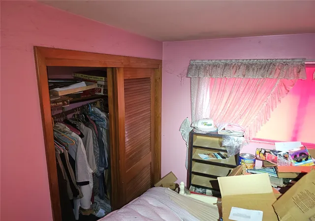 Photo 3 of Sale Pending at 28242 28th Avenue S, Federal Way, WA 98003 | MLS# NWM2593851 | Listing updated on 2026-10-23