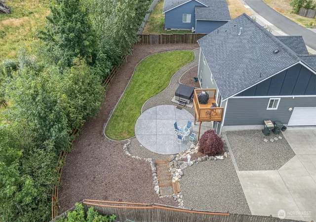 Photo 2 of Single family home for sale at 905 Cody St SE, Rainier, WA 98576 | MLS# NWM2593859 | Listing updated on 2026-10-15