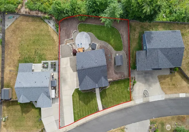 Photo 4 of Single family home for sale at 905 Cody St SE, Rainier, WA 98576 | MLS# NWM2593859 | Listing updated on 2026-10-15