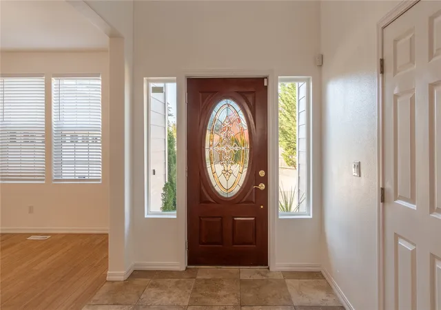 Photo 4 of Single family home for sale at 7804 Chambers Crk Rd W, University Place, WA 98467 | MLS# NWM2593867 | Listing updated on 2026-10-25