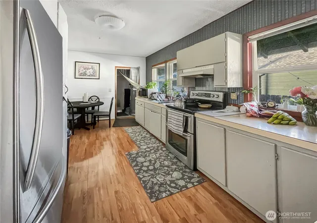 Photo 1 of Single family home for sale at 833 S Tower Ave, Centralia, WA 98531 | MLS# NWM2593868 | Listing updated on 2026-10-14