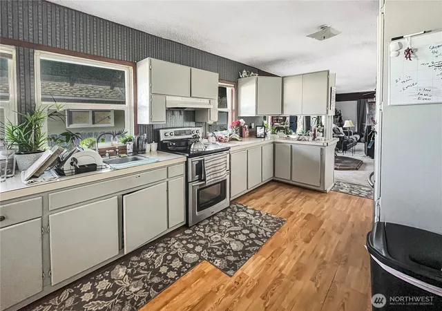 Photo 2 of Single family home for sale at 833 S Tower Ave, Centralia, WA 98531 | MLS# NWM2593868 | Listing updated on 2026-10-14