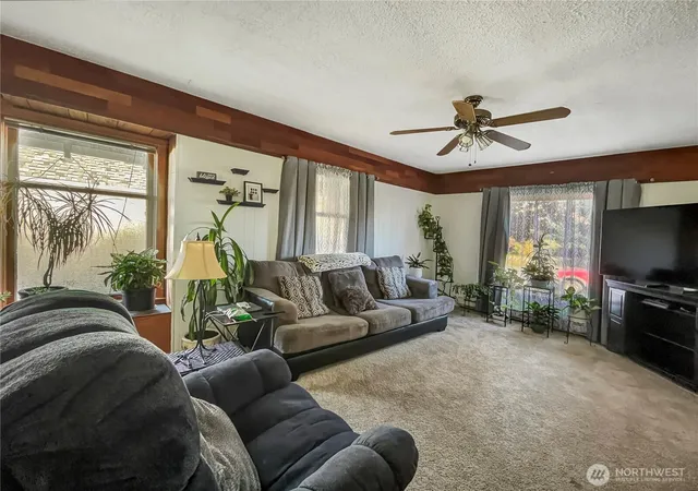 Photo 3 of Single family home for sale at 833 S Tower Ave, Centralia, WA 98531 | MLS# NWM2593868 | Listing updated on 2026-10-14