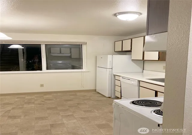 Photo 4 of Multi family home for sale at 34005 1st Circle S, Federal Way, WA 98003 | MLS# NWM2593882 | Listing updated on 2026-10-14