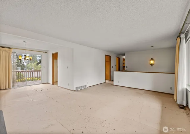 Photo 4 of Sale Pending at 20120 106th Avenue NE, Bothell, WA 98011 | MLS# NWM2593885 | Listing updated on 2026-10-16
