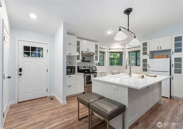 Photo 3 of Single family home for sale at 10 Lost Frk Ln, Bellingham, WA 98229 | MLS# NWM2593893 | Listing updated on 2026-10-20