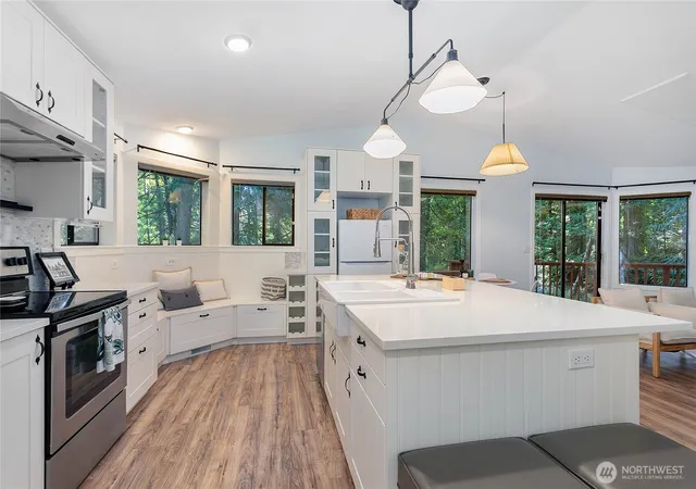 Photo 3 of Single family home for sale at 10 Lost Frk Ln, Bellingham, WA 98229 | MLS# NWM2593893 | Listing updated on 2026-10-20