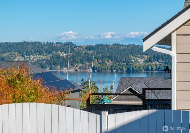 Photo 2 of Single family home for sale at 1316 Primrose Way, Freeland, WA 98249 | MLS# NWM2593914 | Listing updated on 2026-10-17