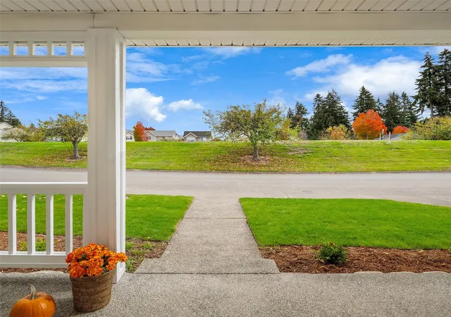 Photo 3 of Single family home for sale at 523 Redmond Pl Ne, Renton, WA 98056 | MLS# NWM2593915 | Listing updated on 2026-10-24