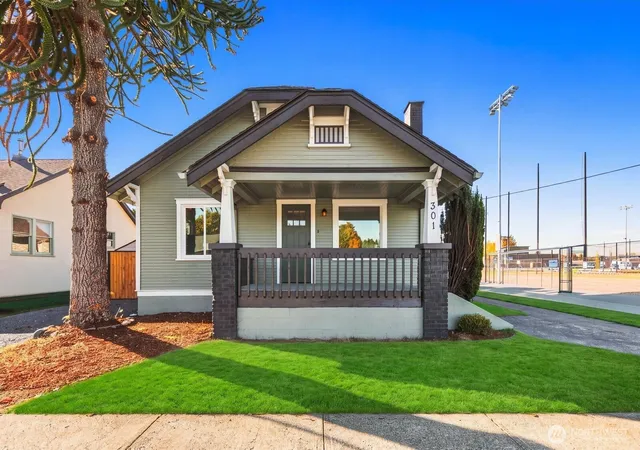 Single family home for sale at 301 S Silver St, Centralia, WA 98531 | MLS# NWM2593916