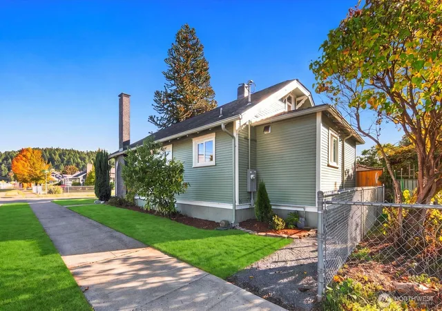 Photo 2 of Single family home for sale at 301 S Silver St, Centralia, WA 98531 | MLS# NWM2593916 | Listing updated on 2026-10-14