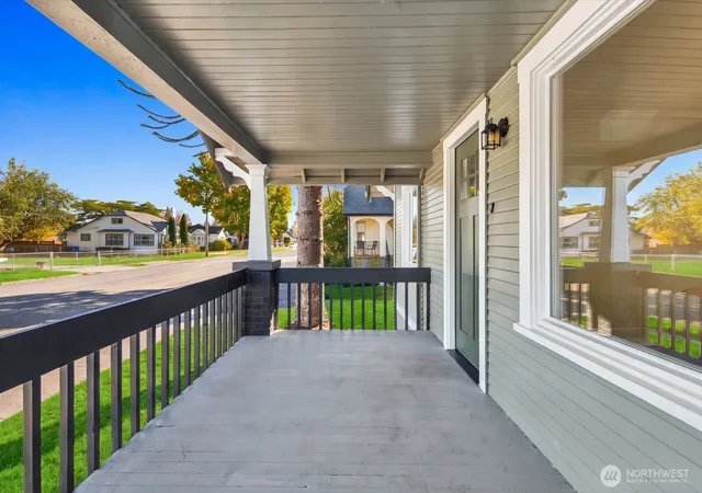 Photo 4 of Single family home for sale at 301 S Silver St, Centralia, WA 98531 | MLS# NWM2593916 | Listing updated on 2026-10-14