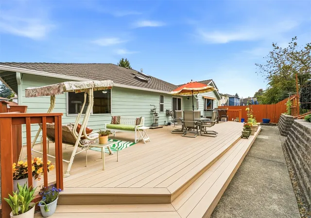 Photo 3 of Single family home for sale at 34701 31st Place SW, Federal Way, WA 98023 | MLS# NWM2593936 | Listing updated on 2026-10-20