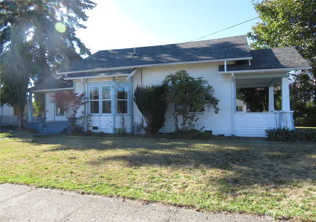 Photo 3 of Sale Pending at 601 W Anderson St, Elma, WA 98541 | MLS# NWM2593937 | Listing updated on 2026-10-16