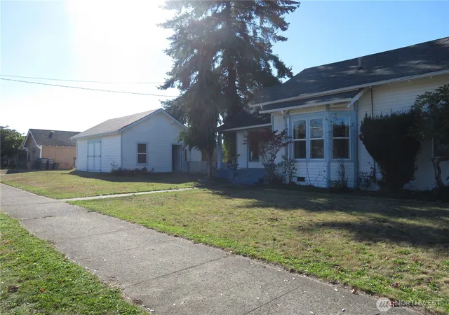 Photo 3 of Sale Pending at 601 W Anderson St, Elma, WA 98541 | MLS# NWM2593937 | Listing updated on 2026-10-16