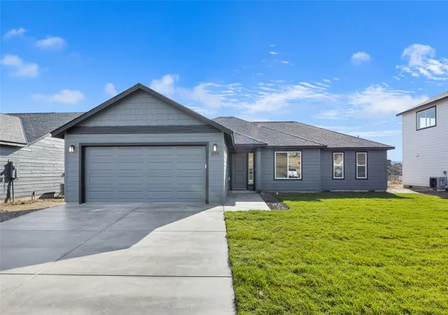 Photo 1 of Sale Pending at 219 Poplar St Ne, Royal City, WA 99357 | MLS# NWM2593943 | Listing updated on 2026-10-26