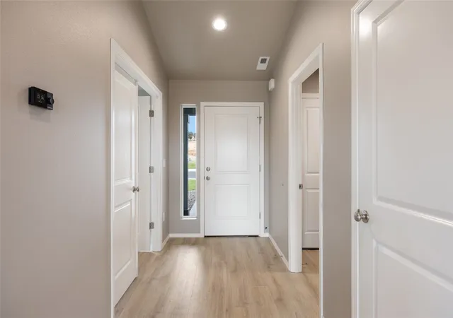 Photo 4 of Sale Pending at 219 Poplar St NE, Royal City, WA 99357 | MLS# NWM2593943 | Listing updated on 2026-10-26
