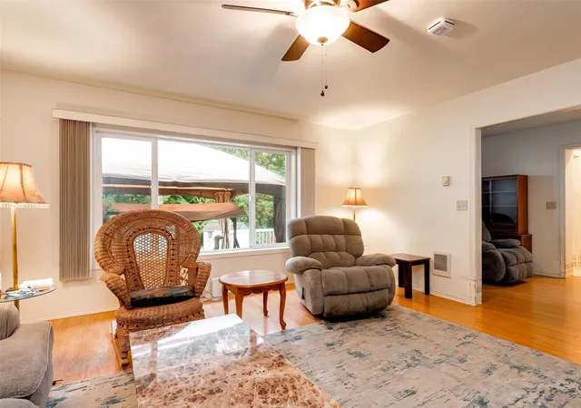 Photo 3 of Single family home for sale at 237 Crescent Dr, Kelso, WA 98626 | MLS# NWM2593950 | Listing updated on 2026-10-30