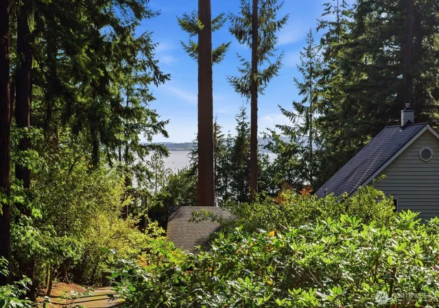 Photo 3 of Single family home for sale at 4786 NE 178th Street, Lake Forest Park, WA 98155 | MLS# NWM2593951 | Listing updated on 2026-10-18