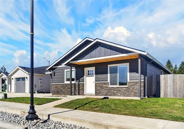 Single family home for sale at 20 SE Scotton Way, Battle Ground, WA 98604 | MLS# NWM2593954