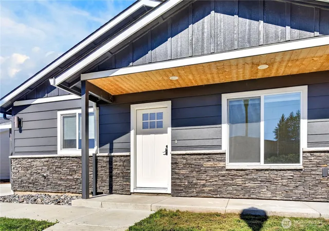 Photo 3 of Single family home for sale at 20 SE Scotton Way, Battle Ground, WA 98604 | MLS# NWM2593954 | Listing updated on 2026-10-22