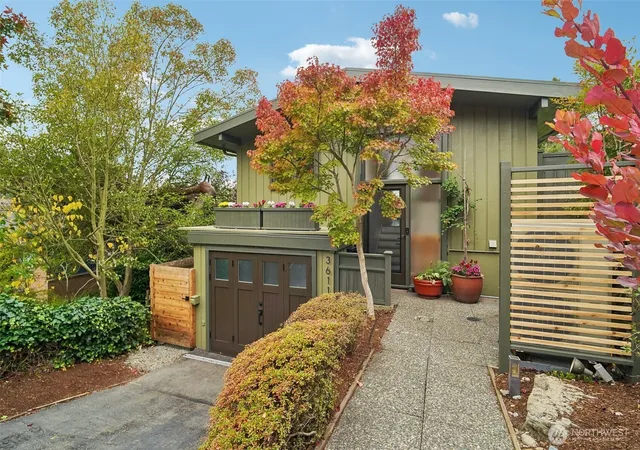 Photo 1 of Single family home for sale at 3611 30th Avenue W, Seattle, WA 98199 | MLS# NWM2593956 | Listing updated on 2026-10-16