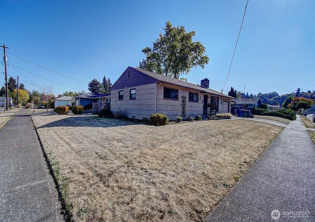 Photo 2 of Single family home for sale at 1915 General Anderson Ave, Vancouver, WA 98661 | MLS# NWM2593957 | Listing updated on 2026-10-16