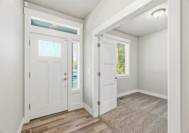 Photo 4 of Single family home for sale at 300 Shoreview Dr, Kelso, WA 98626 | MLS# NWM2593962 | Listing updated on 2026-10-26