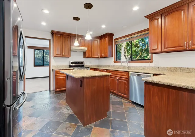 Photo 4 of Single family home for sale at 8825 32nd Street E, Edgewood, WA 98371 | MLS# NWM2593967 | Listing updated on 2026-10-19