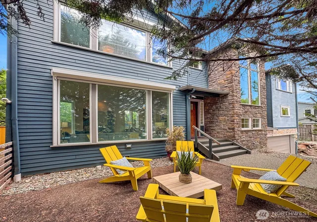 Single family home for sale at 4600 Green Lake Way N, Seattle, WA 98103 | MLS# NWM2593968
