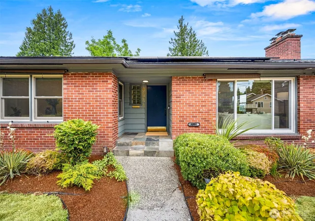 Photo 2 of Single family home for sale at 4908 S Snoqualmie St, Seattle, WA 98118 | MLS# NWM2593970 | Listing updated on 2026-10-22