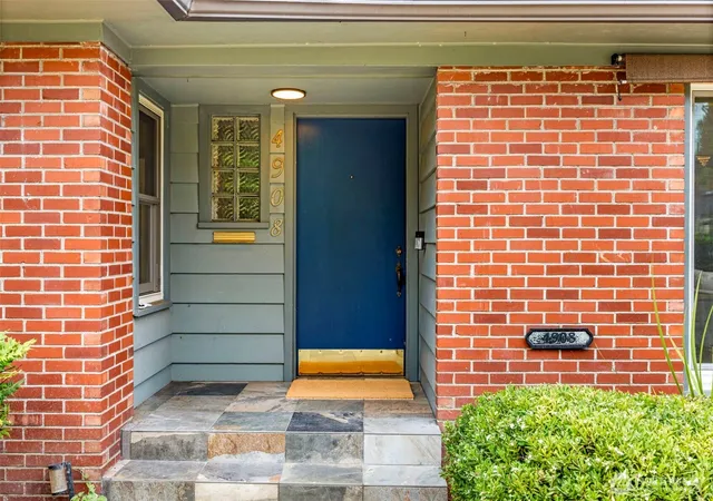 Photo 3 of Single family home for sale at 4908 S Snoqualmie St, Seattle, WA 98118 | MLS# NWM2593970 | Listing updated on 2026-10-22