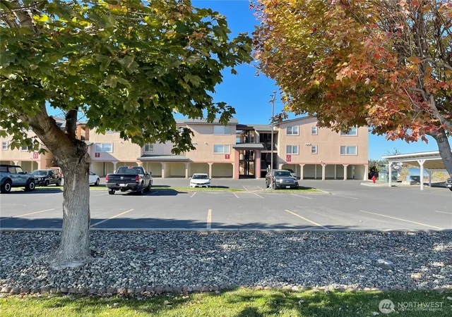 Photo 3 of Condo for sale at 2900 Marina Dr #107, Moses Lake, WA 98837 | MLS# NWM2593972 | Listing updated on 2026-10-14