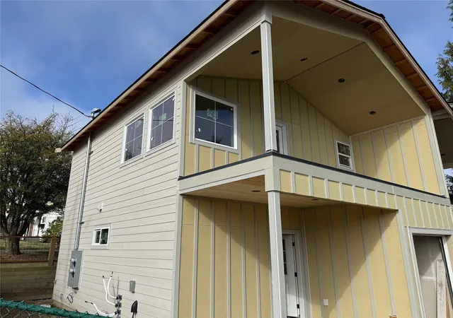 Photo 2 of Townhouse for sale at 7414 Cascade Dr #2A, Everett, WA 98203 | MLS# NWM2593980 | Listing updated on 2026-10-23