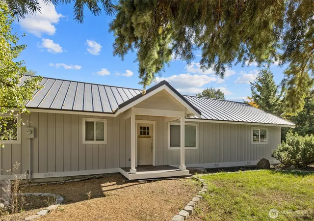 Photo 1 of Single family home for sale at 120 Three Lakes Rd, Cle Elum, WA 98922 | MLS# NWM2593981 | Listing updated on 2026-10-14