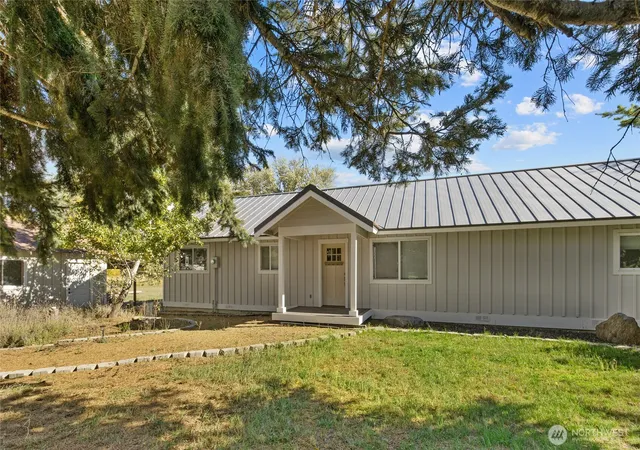 Photo 2 of Single family home for sale at 120 Three Lakes Rd, Cle Elum, WA 98922 | MLS# NWM2593981 | Listing updated on 2026-10-14